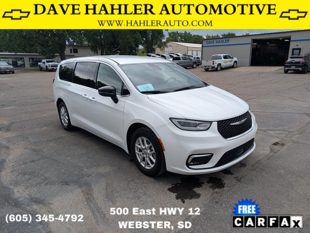 2025 Chrysler Pacifica Select in Bright White Clearcoat — front three-quarter view